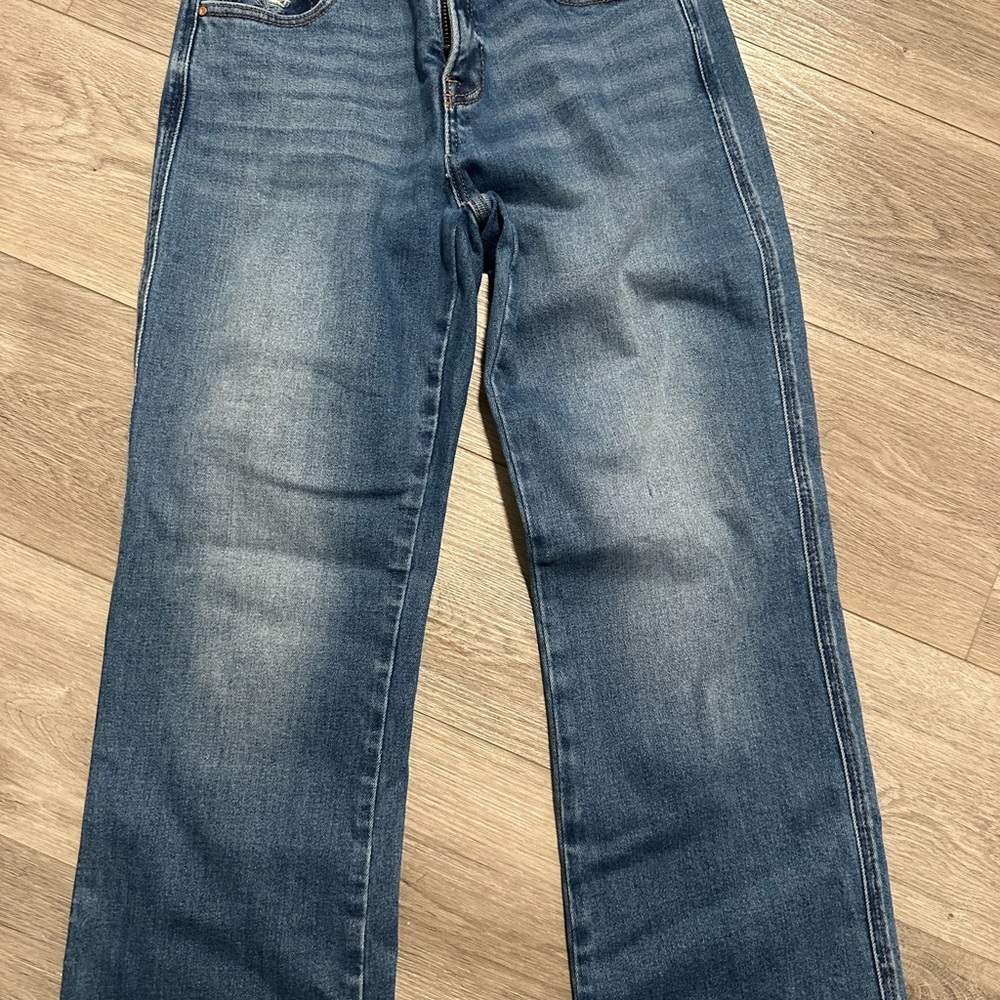 Women’s Straight Leg Jeans in Medium Blue